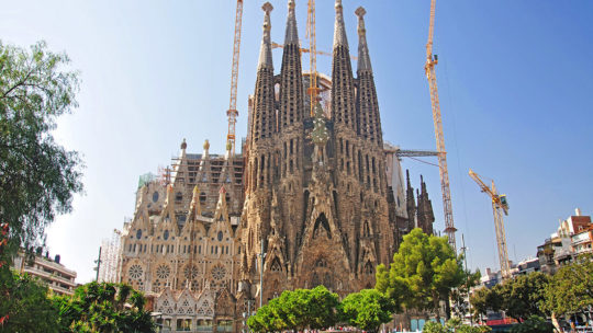 Саграда Фамилия в Барселоне открывает девятую башню