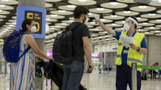 Аэропорты Испании отменяют санитарный контроль прибывающих